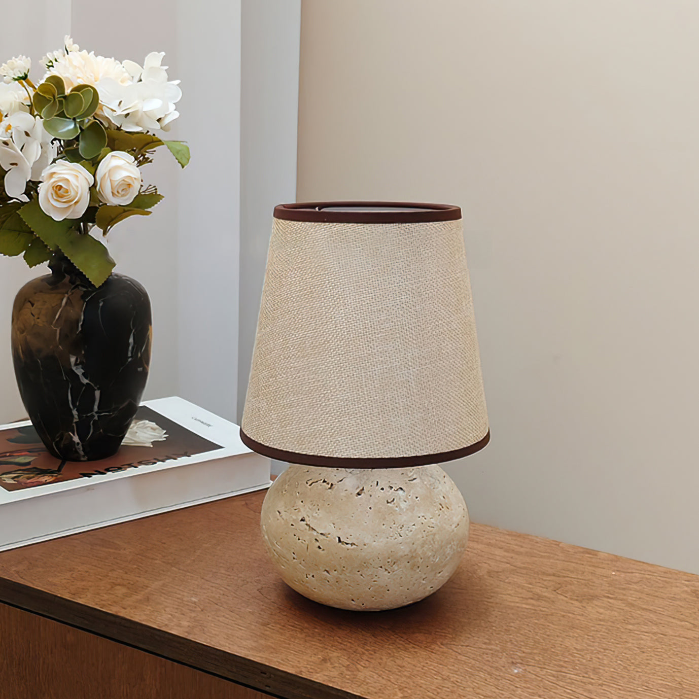 Lampe de Table en Travertin Jaune - Élégance Naturelle et Design Intemporel