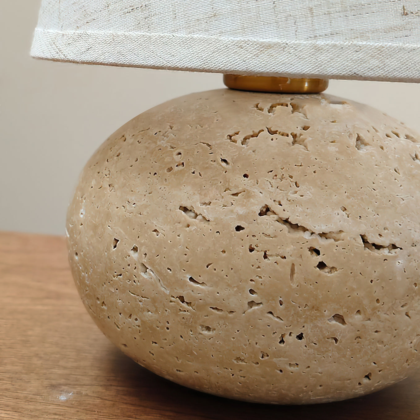 Lampe de Table en Travertin Jaune - Élégance Naturelle et Design Intemporel