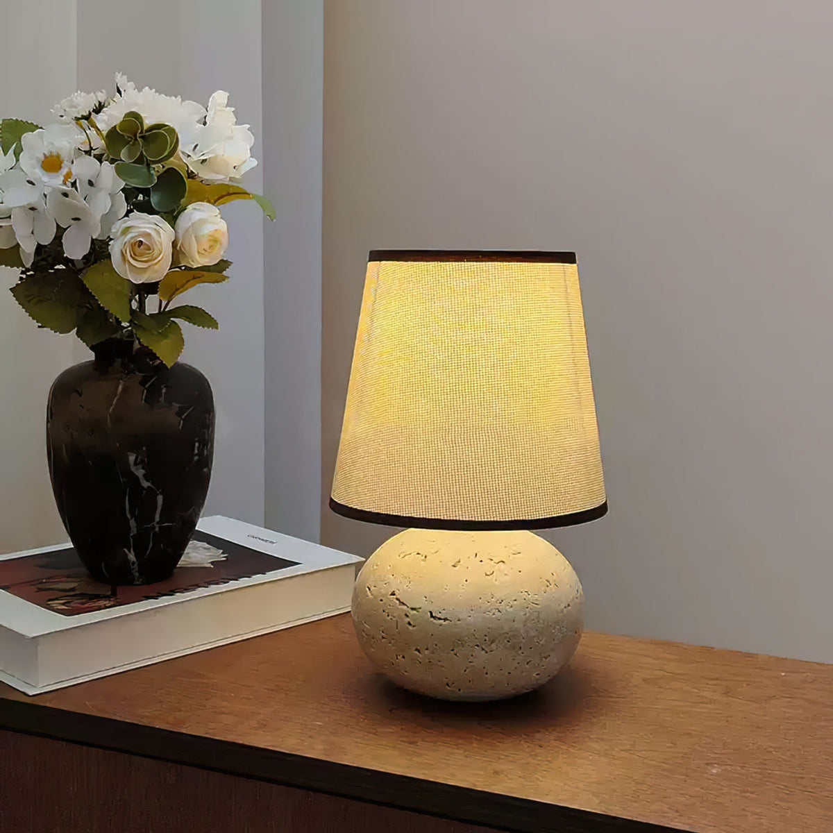 Lampe de Table en Travertin Jaune - Élégance Naturelle et Design Intemporel