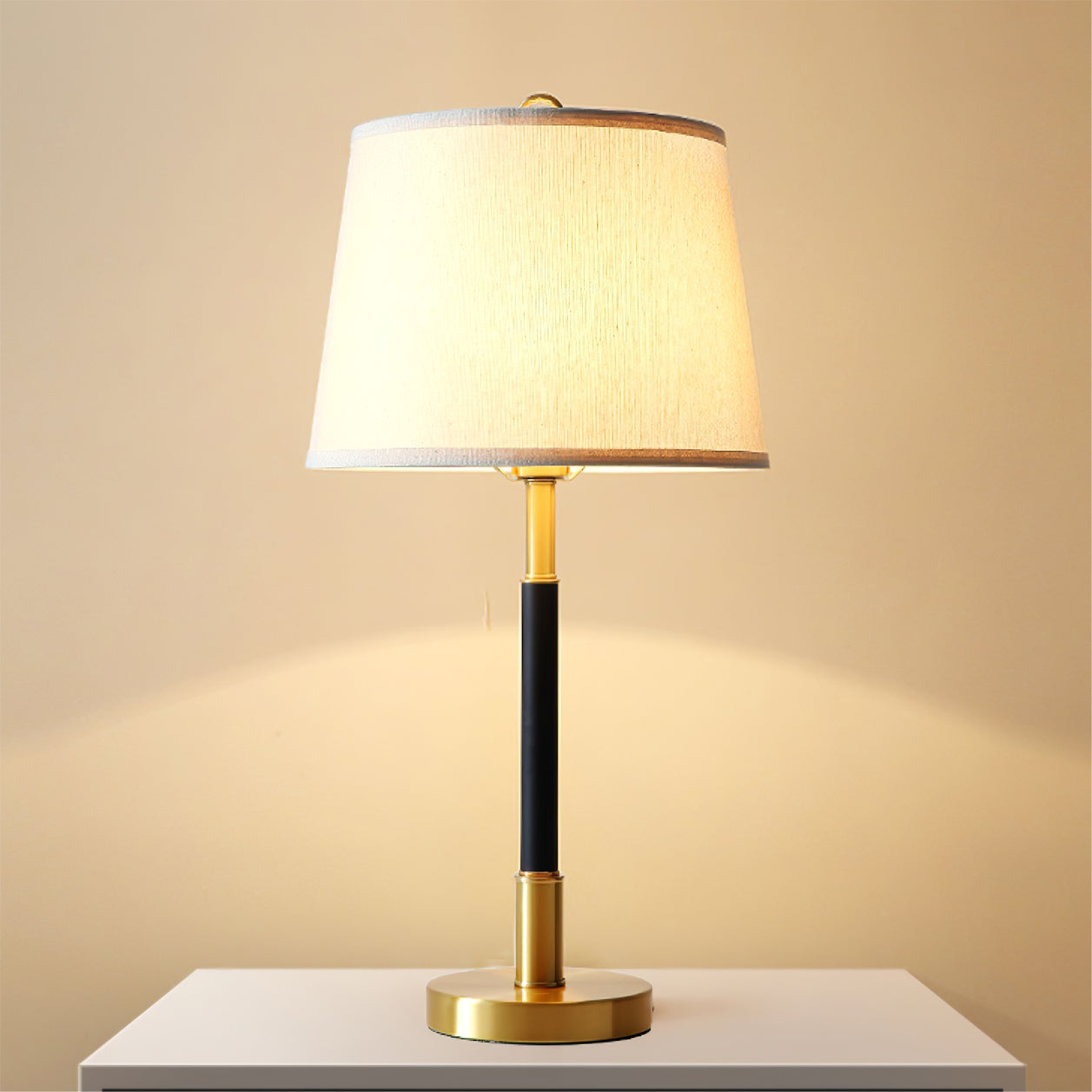 Lampe de Table en Laiton - Design Luxueux et Lumière Chaleureuse