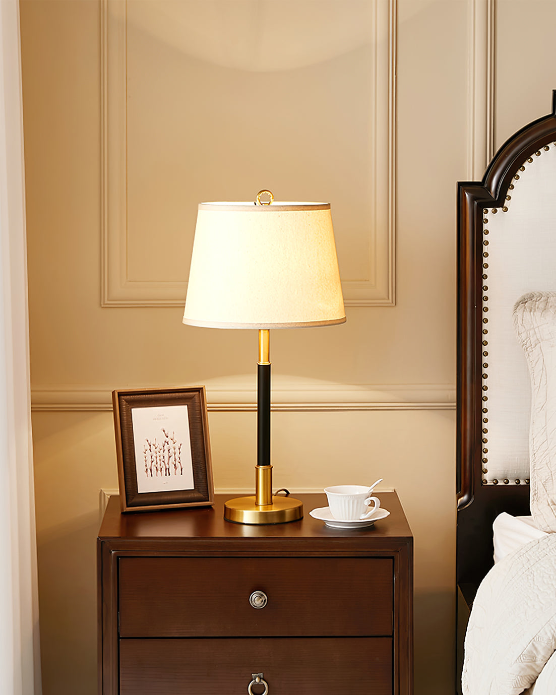 Lampe de Table en Laiton - Design Luxueux et Lumière Chaleureuse