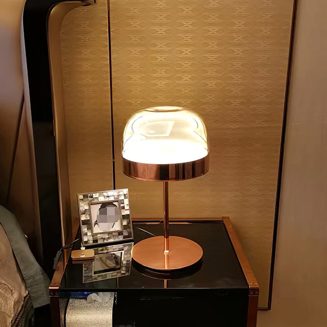 Lampe de Table LED Moderne - Design Élégant et Éclairage Doux