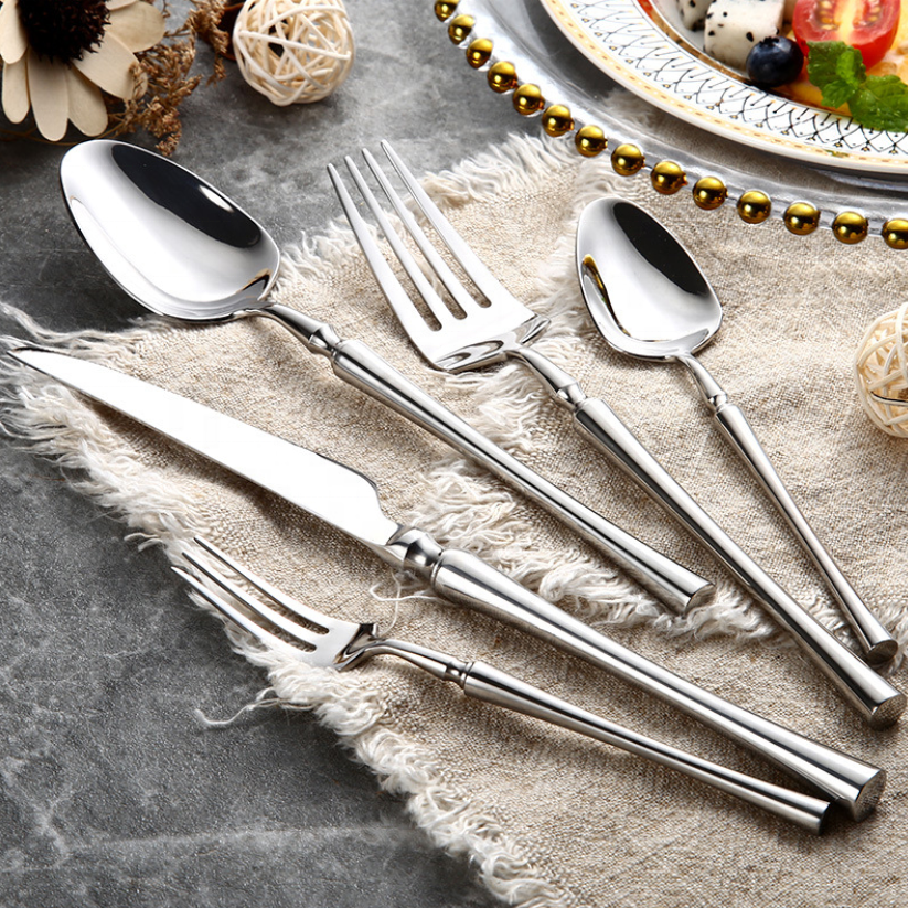 Couverts en Acier Inoxydable 24 Pièces - Ensemble Élégant pour Dîner Chic