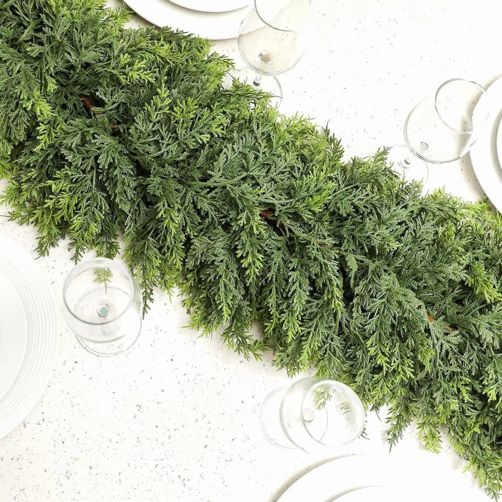 Guirlande de Noël en Cyprès - Décoration Élégante avec Lumières LED