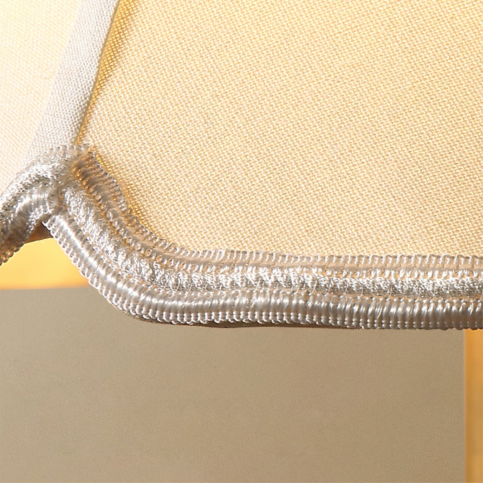 Lampe de Table en Céramique et Laiton - Élégance Intemporelle et Matériaux Premium