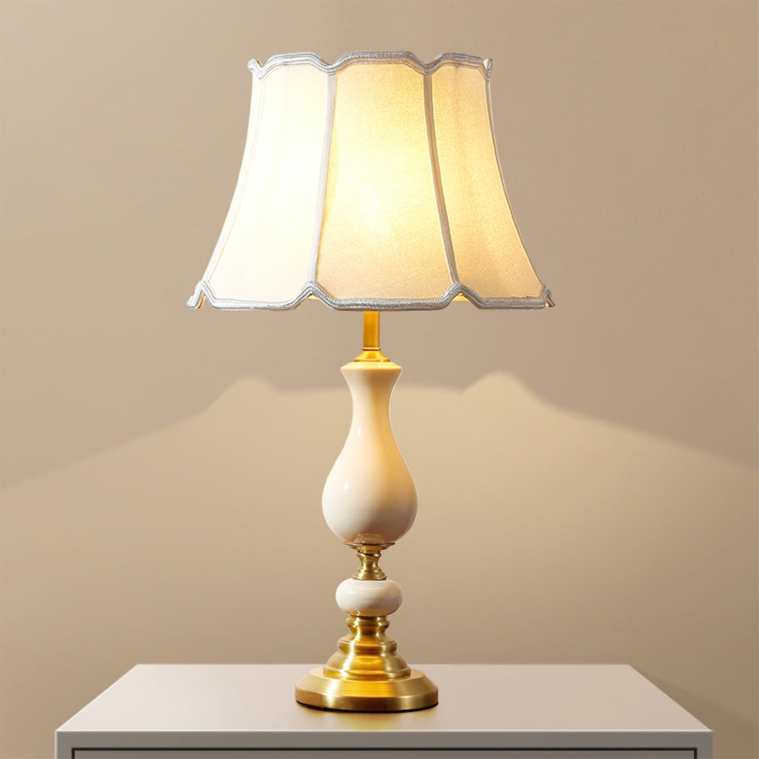 Lampe de Table en Céramique et Laiton - Élégance Intemporelle et Matériaux Premium
