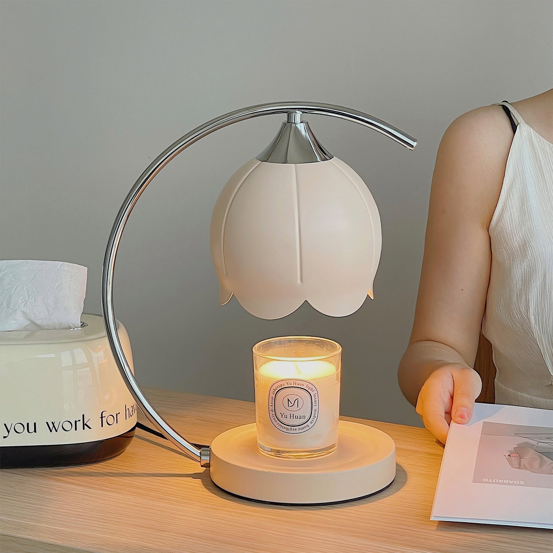 Lampe de Table Design Floral - Éclairage Raffiné et Atmosphère Chaleureuse