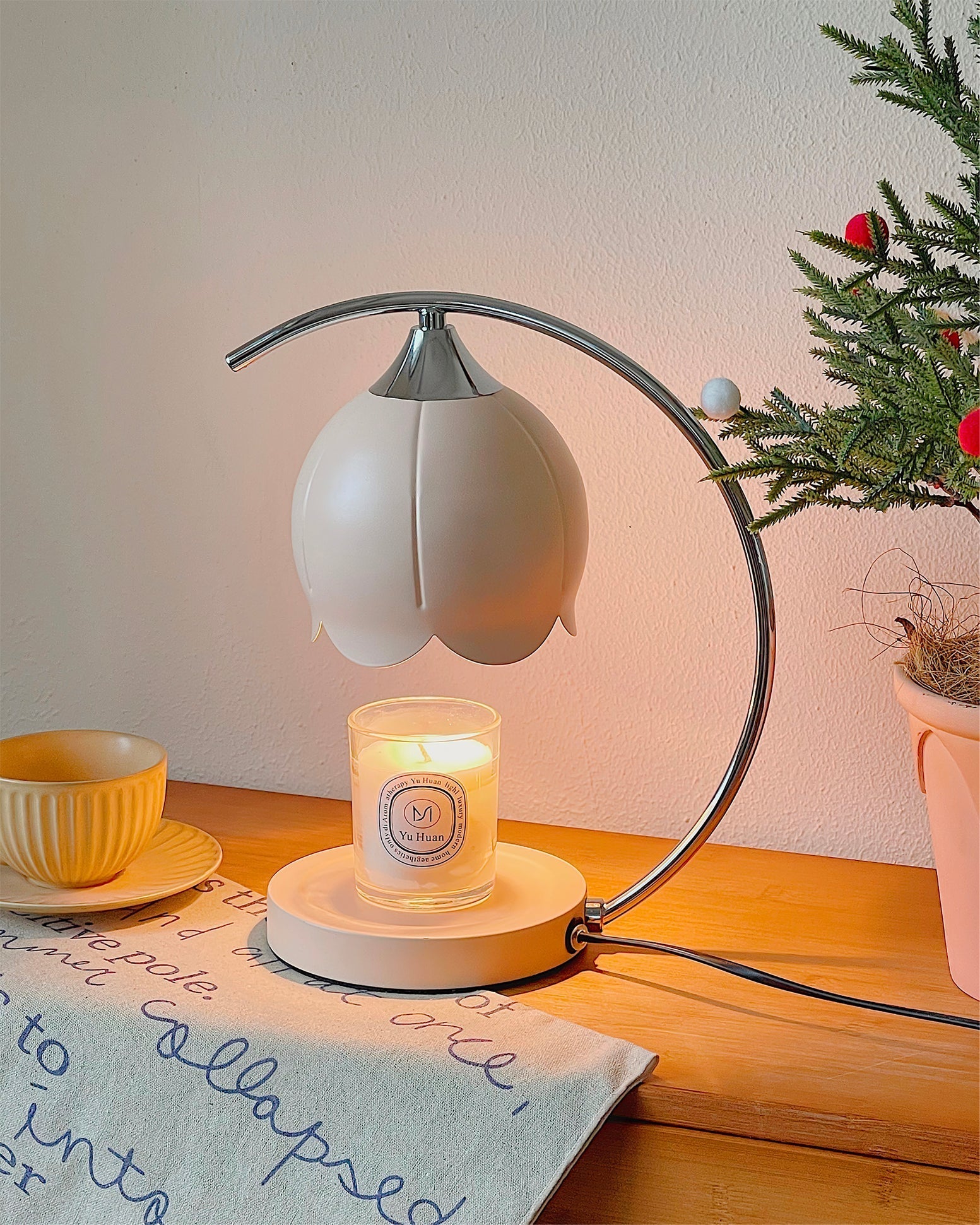Lampe de Table Design Floral - Éclairage Raffiné et Atmosphère Chaleureuse