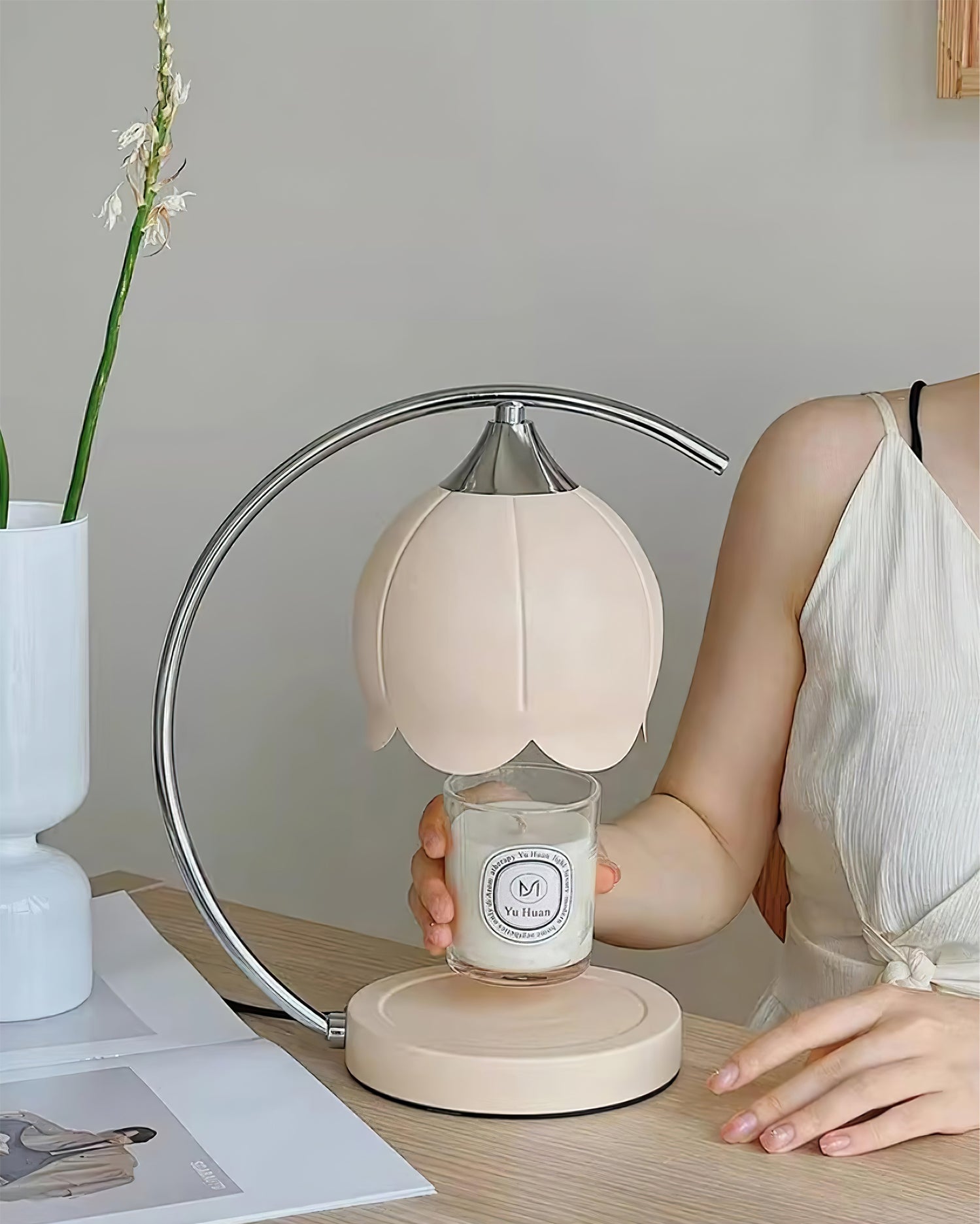 Lampe de Table Design Floral - Éclairage Raffiné et Atmosphère Chaleureuse