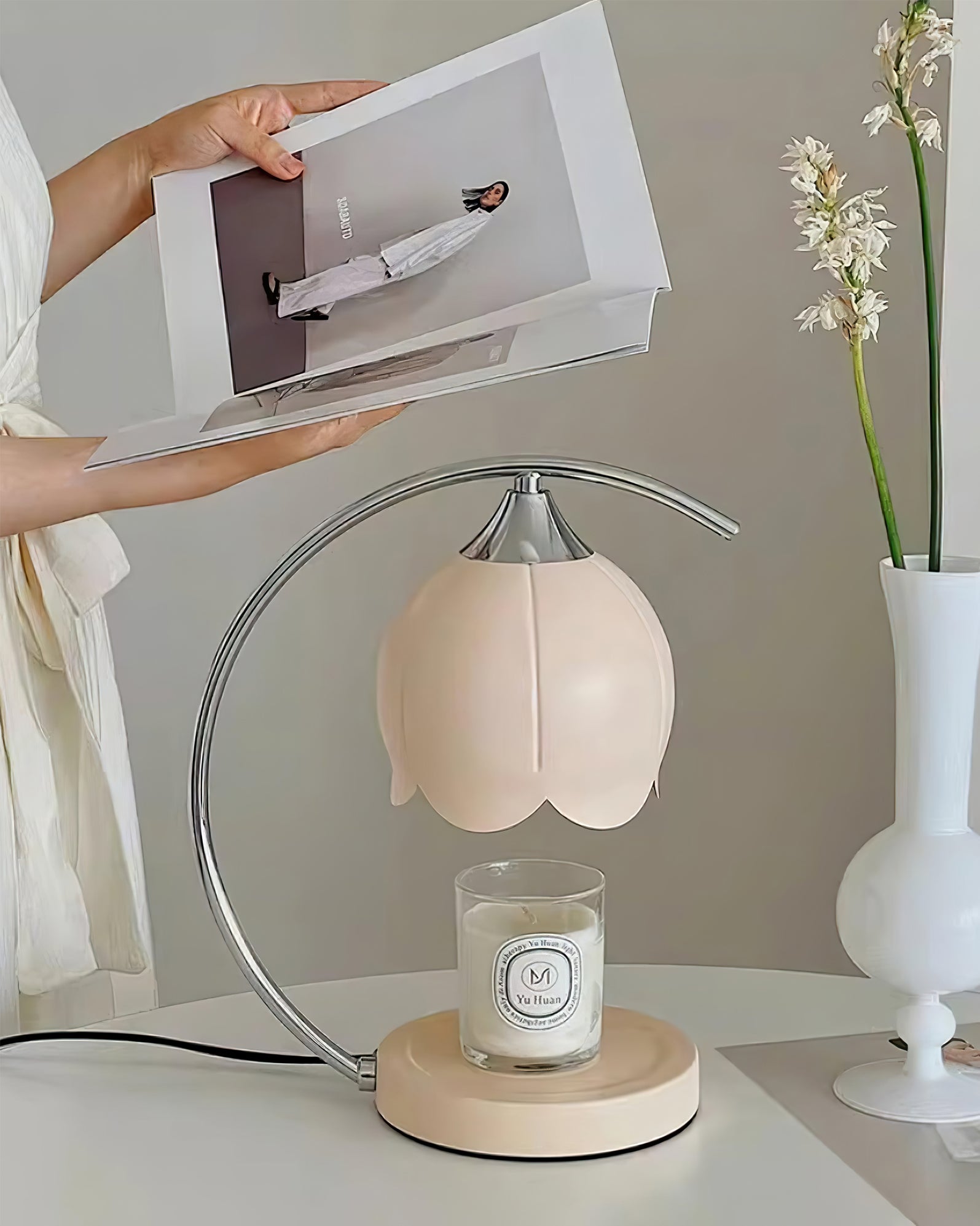 Lampe de Table Design Floral - Éclairage Raffiné et Atmosphère Chaleureuse