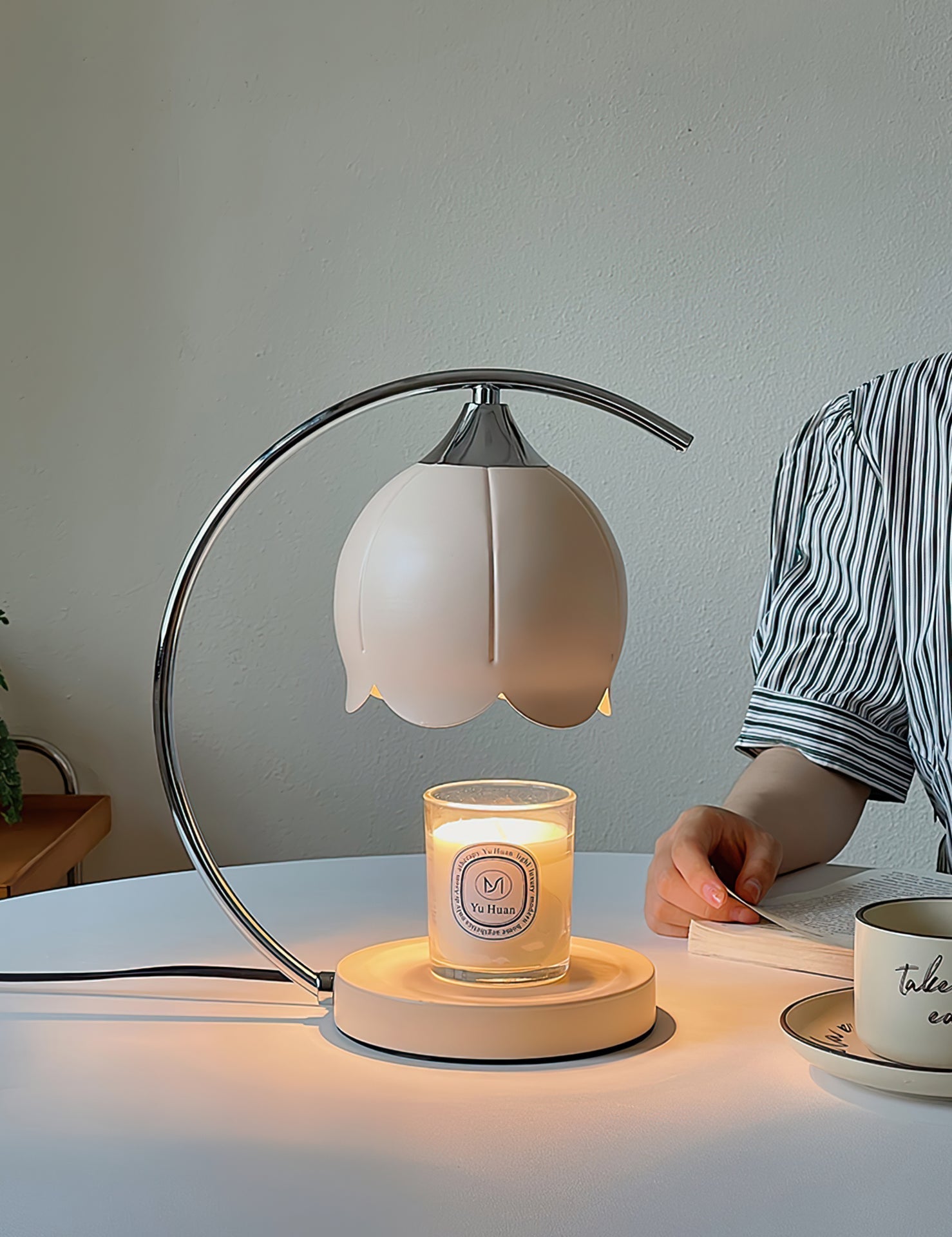 Lampe de Table Design Floral - Éclairage Raffiné et Atmosphère Chaleureuse