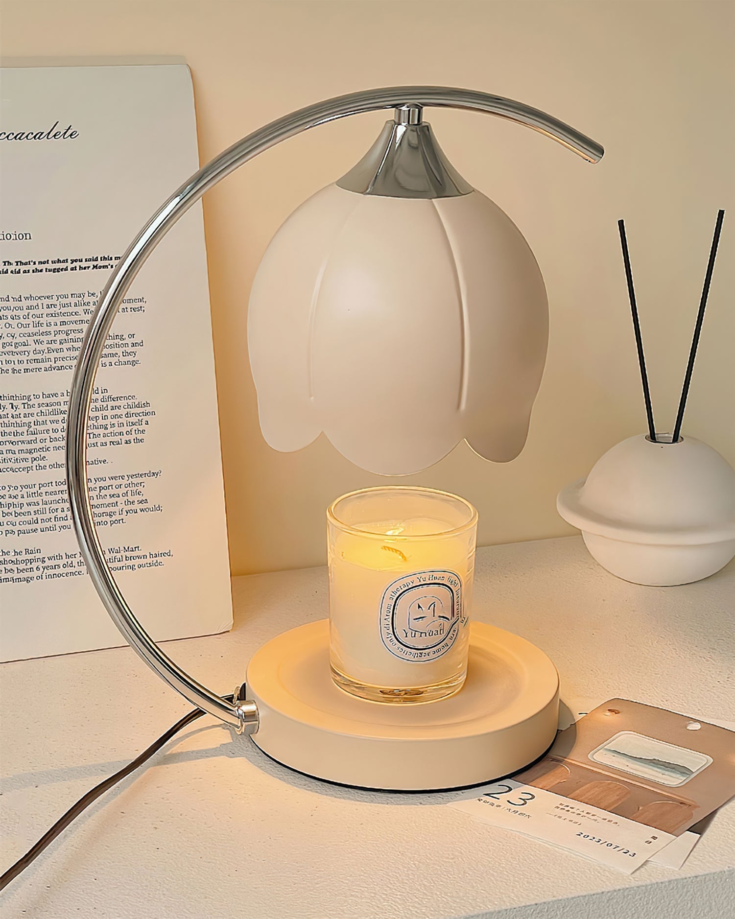 Lampe de Table Design Floral - Éclairage Raffiné et Atmosphère Chaleureuse