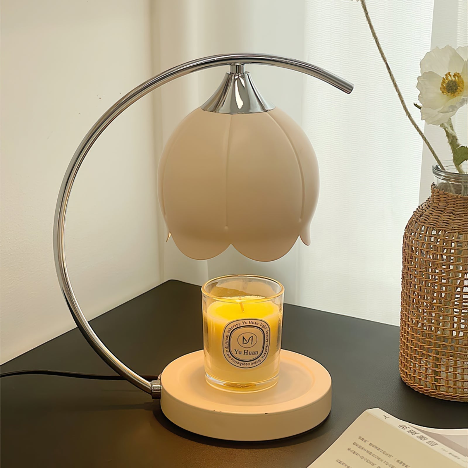Lampe de Table Design Floral - Éclairage Raffiné et Atmosphère Chaleureuse
