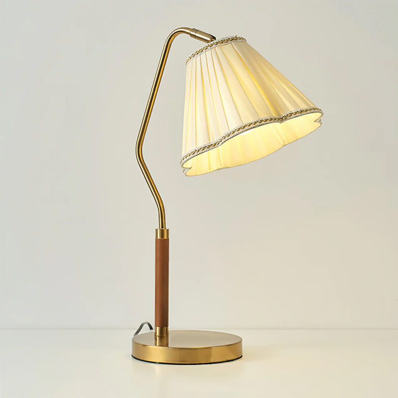Lampe de Table en Tissu Luxe - Base Dorée et Design Élégant