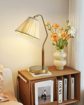 Lampe de Table en Tissu Luxe - Base Dorée et Design Élégant