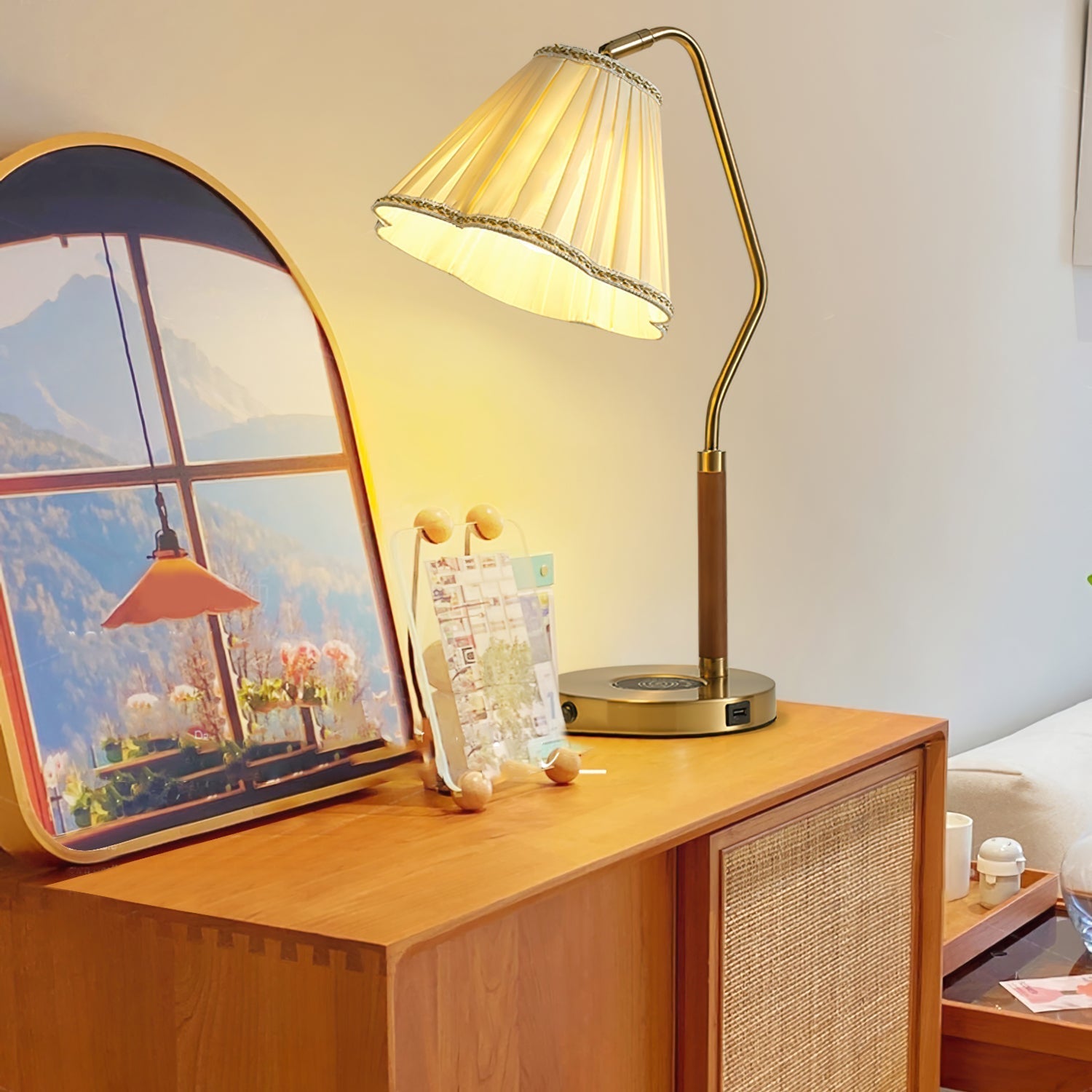 Lampe de Table en Tissu Luxe - Base Dorée et Design Élégant