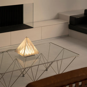 Lampe de Table Triangulaire - Design Élégant en Verre Clair
