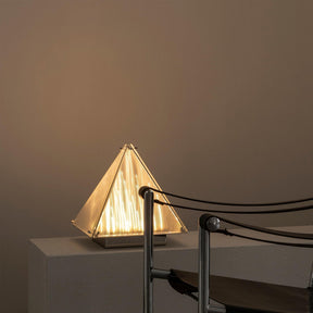 Lampe de Table Triangulaire - Design Élégant en Verre Clair