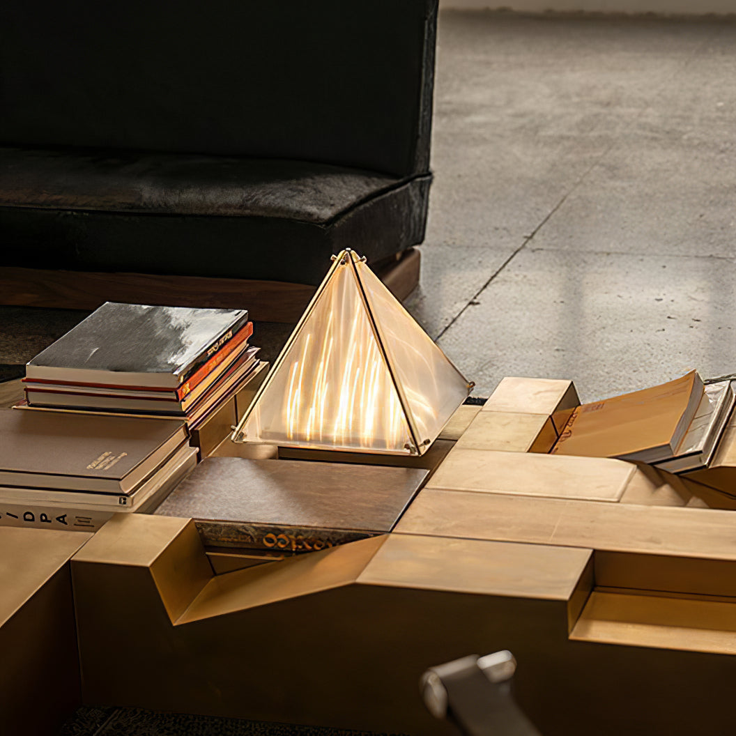 Lampe de Table Triangulaire - Design Élégant en Verre Clair
