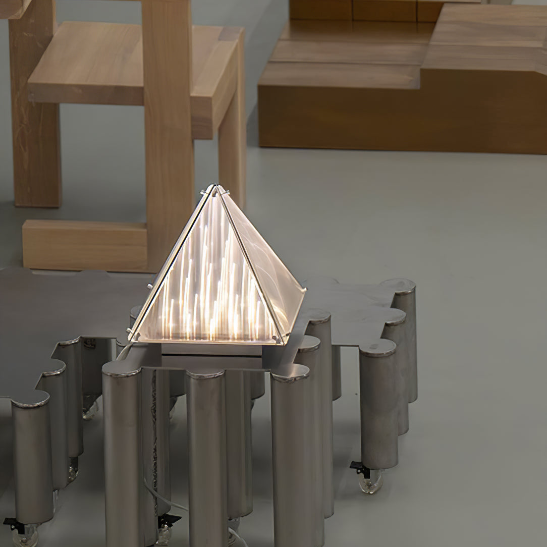 Lampe de Table Triangulaire - Design Élégant en Verre Clair
