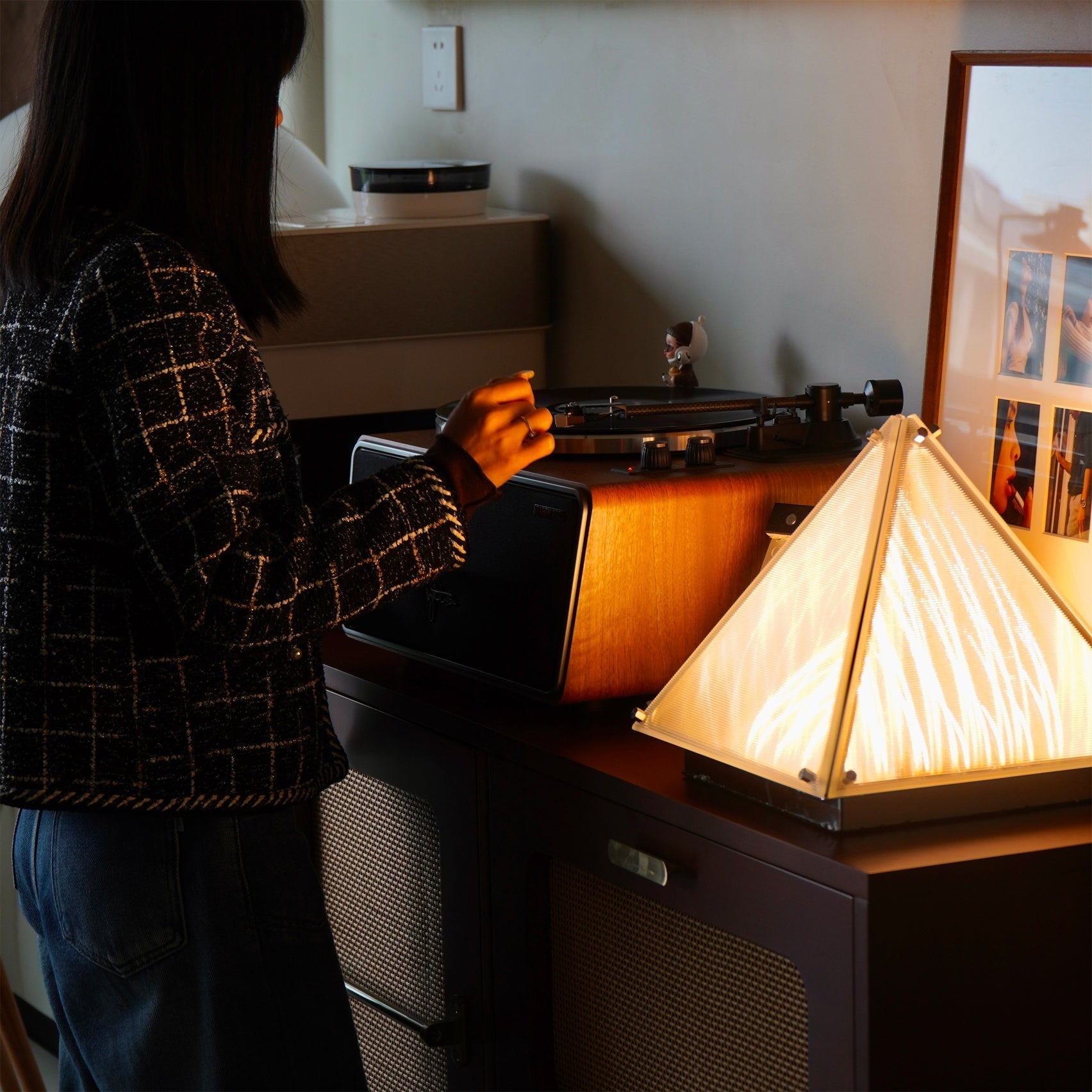 Lampe de Table Triangulaire - Design Élégant en Verre Clair