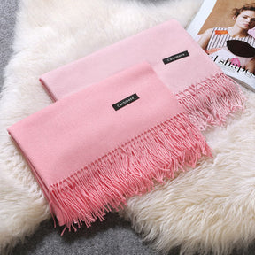 Écharpe Élégante à Franges pour Femmes - Style Monochrome et Confort Optimal
