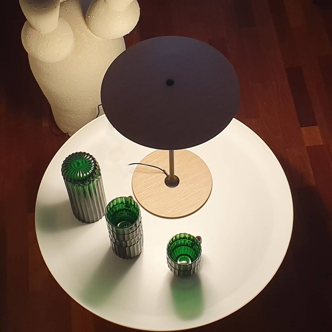 Lampe de Bureau LED Design - Éclairage Innovant et Finitions Modernes