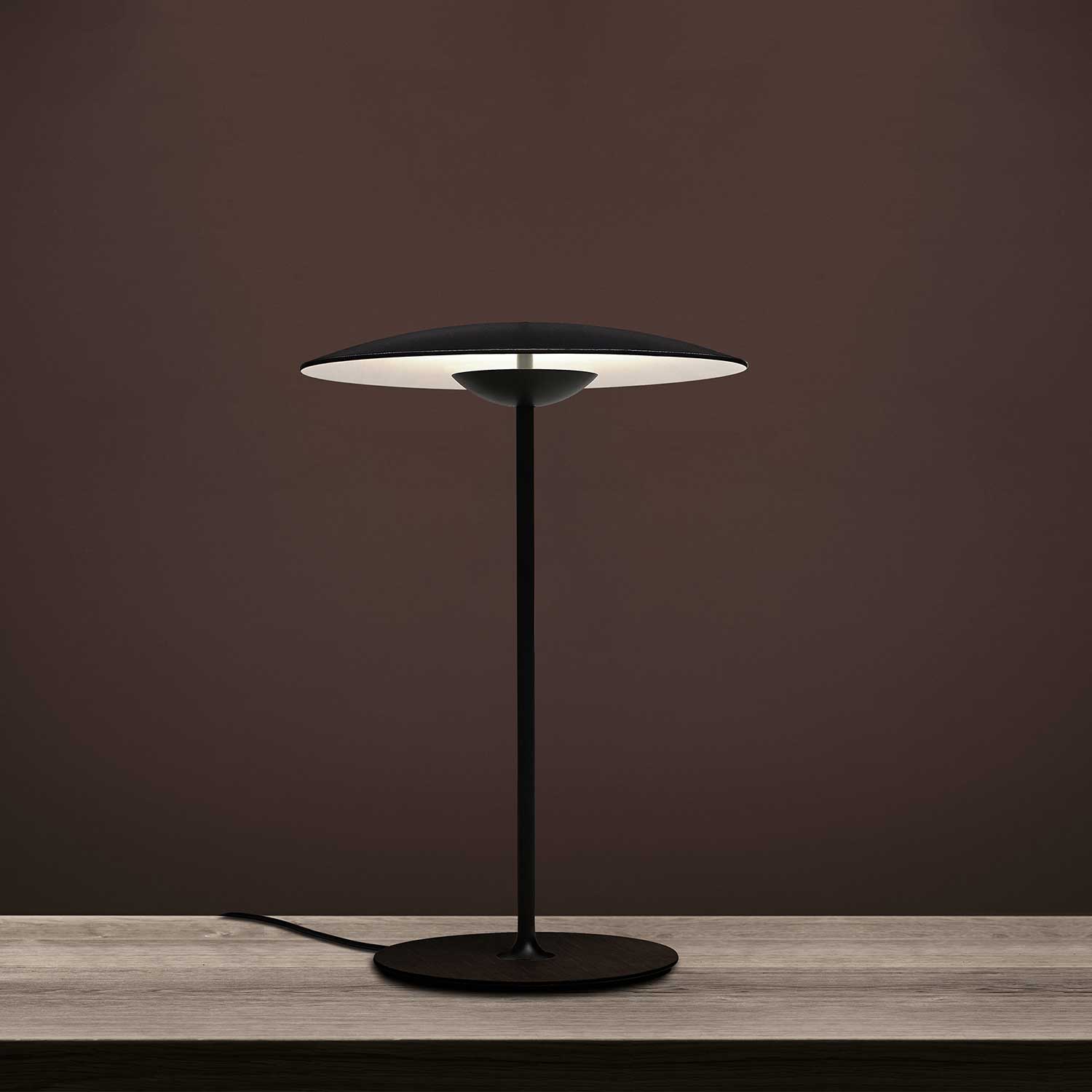 Lampe de Bureau LED Design - Éclairage Innovant et Finitions Modernes
