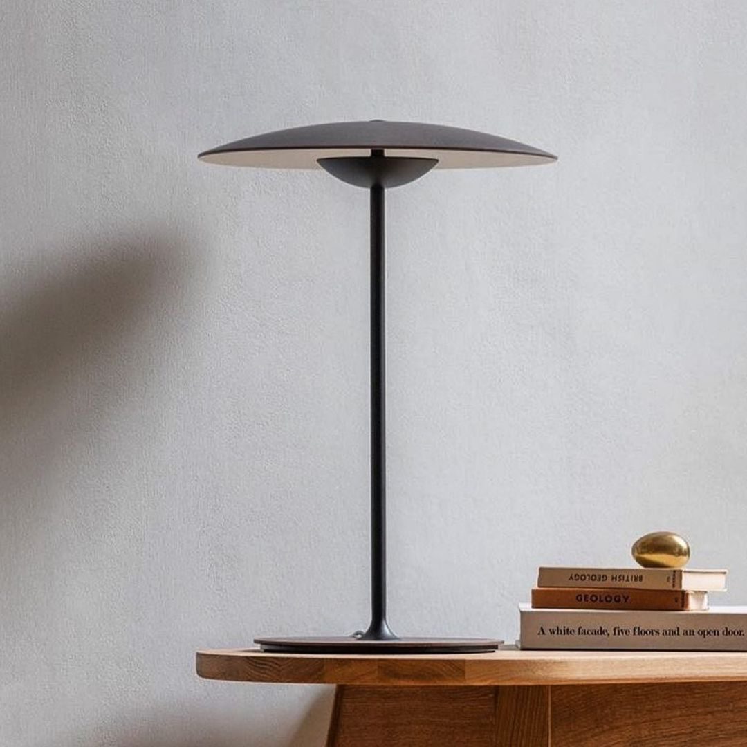 Lampe de Bureau LED Design - Éclairage Innovant et Finitions Modernes