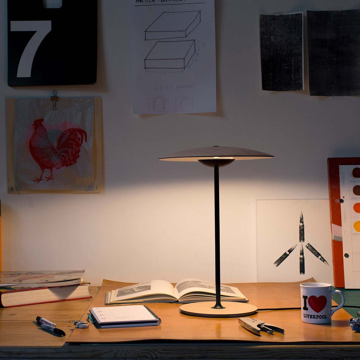 Lampe de Bureau LED Design - Éclairage Innovant et Finitions Modernes