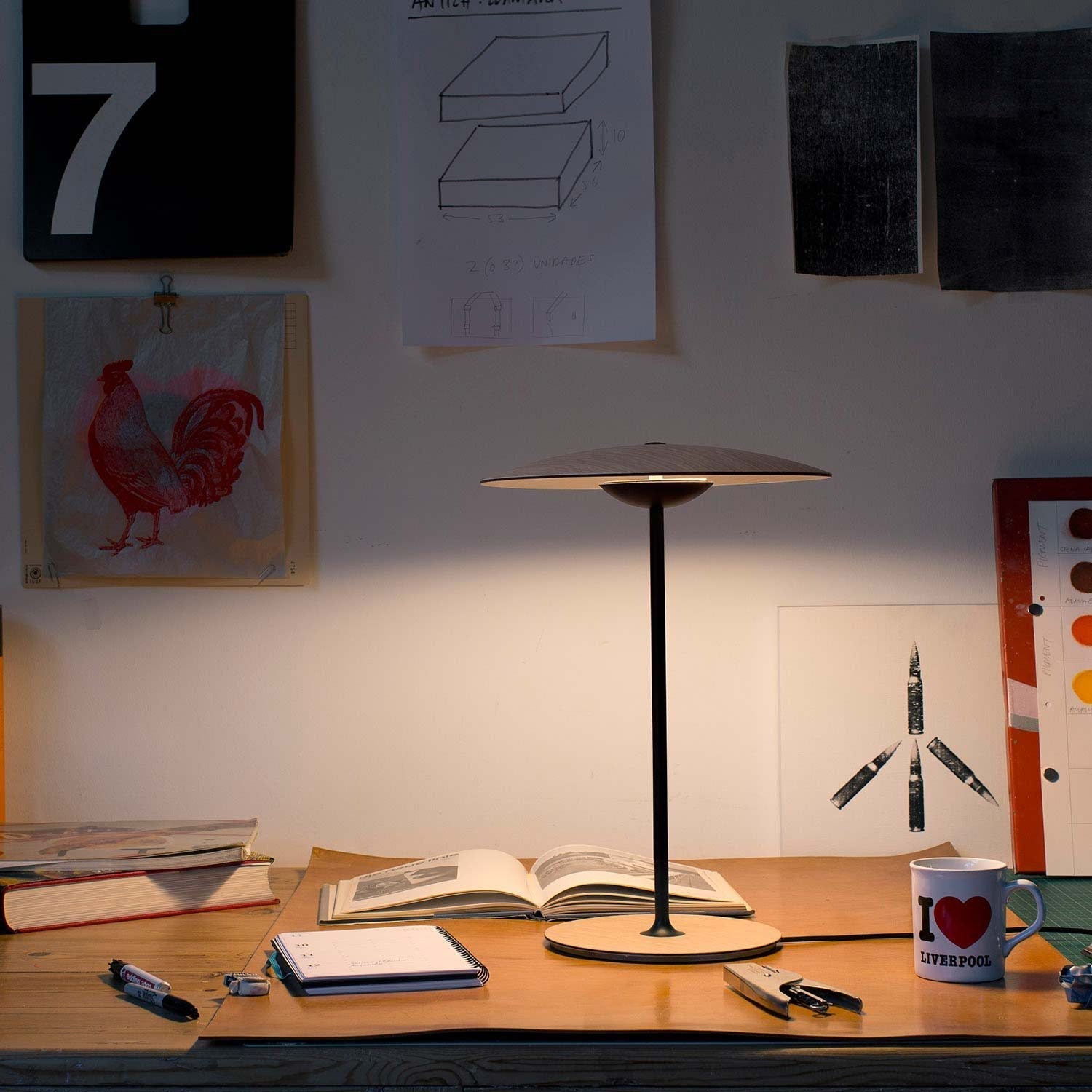 Lampe de Bureau LED Design - Éclairage Innovant et Finitions Modernes