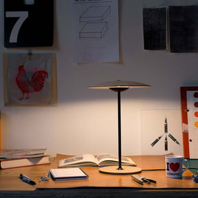 Lampe de Bureau LED Design - Éclairage Innovant et Finitions Modernes