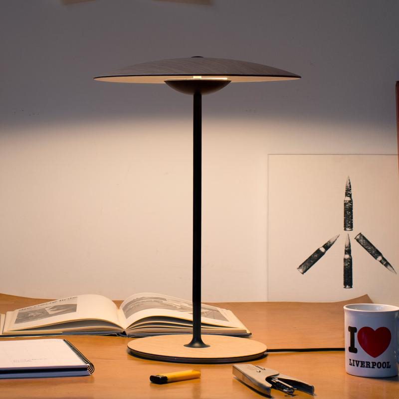 Lampe de Bureau LED Design - Éclairage Innovant et Finitions Modernes