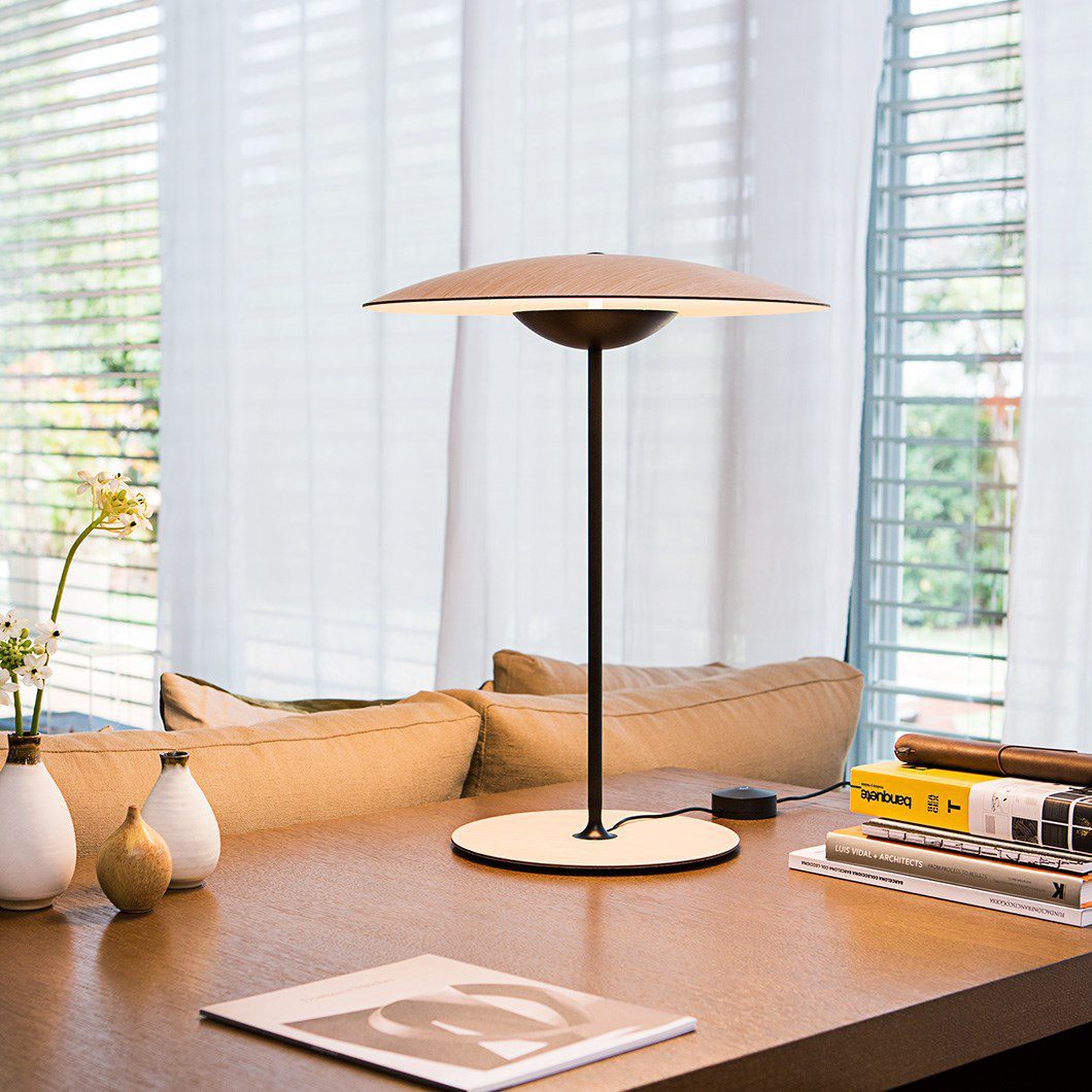 Lampe de Bureau LED Design - Éclairage Innovant et Finitions Modernes