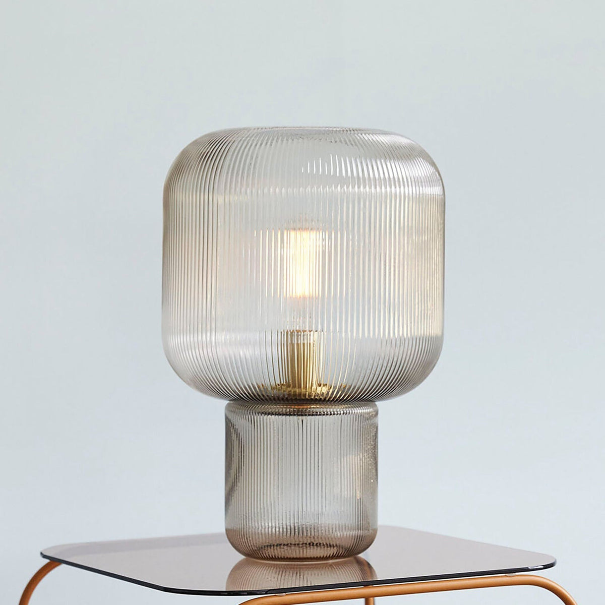 Lampe de Table en Verre et Métal - Élégance et Lumière Chaleureuse