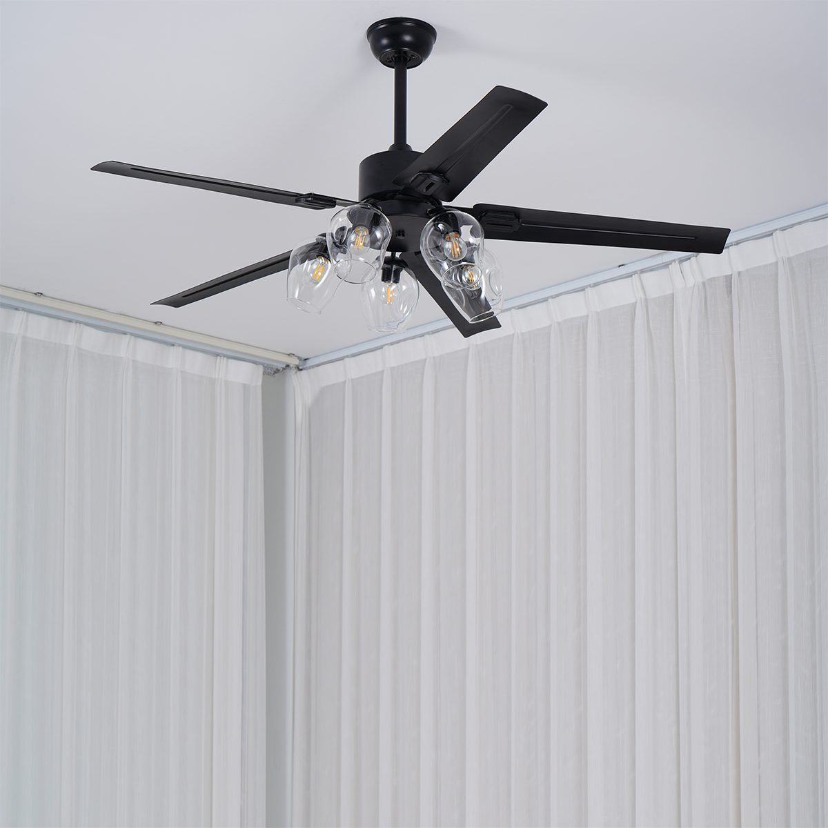 Ventilateur de Plafond en Verre - Circulation d'Air Silencieuse et Élégante