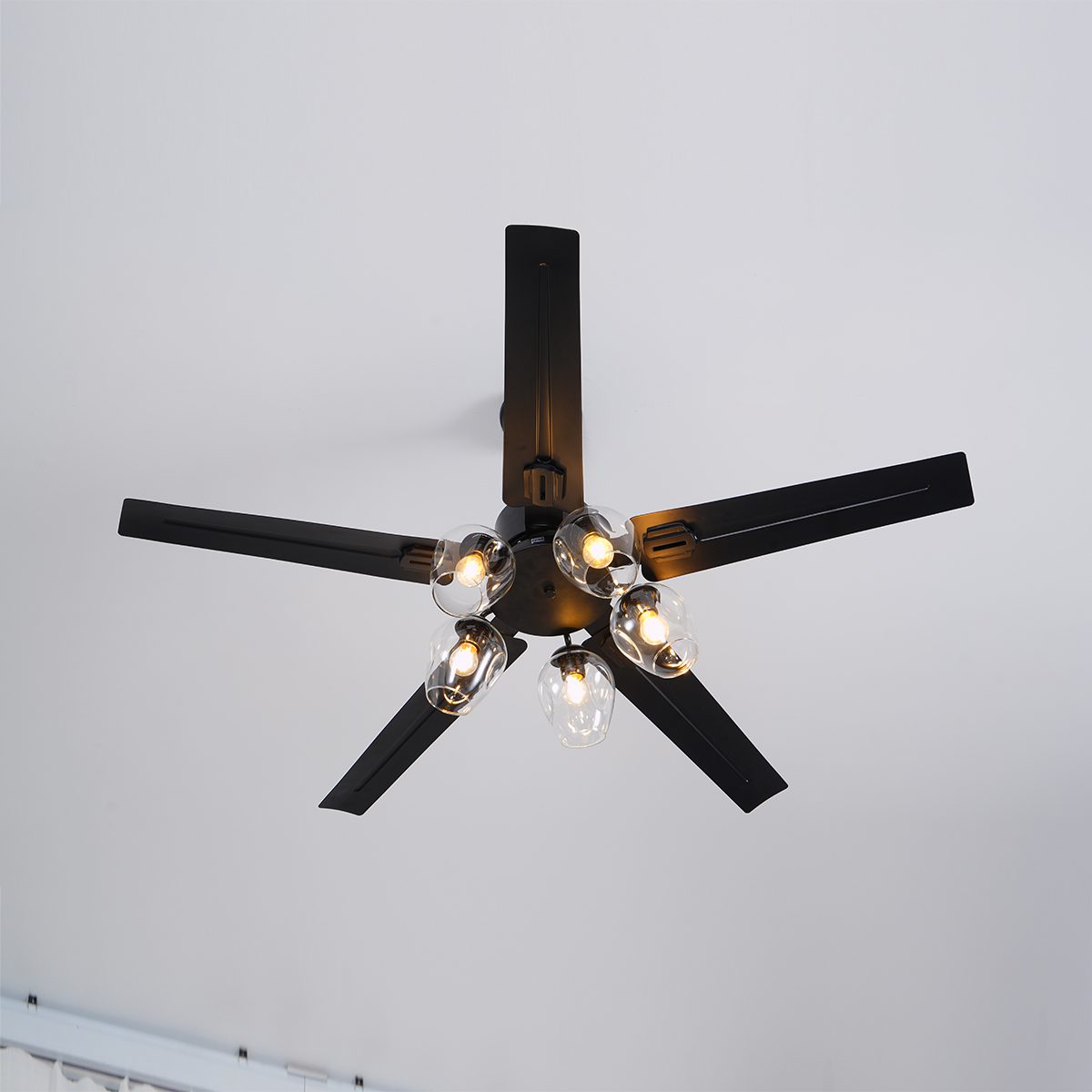 Ventilateur de Plafond en Verre - Circulation d'Air Silencieuse et Élégante