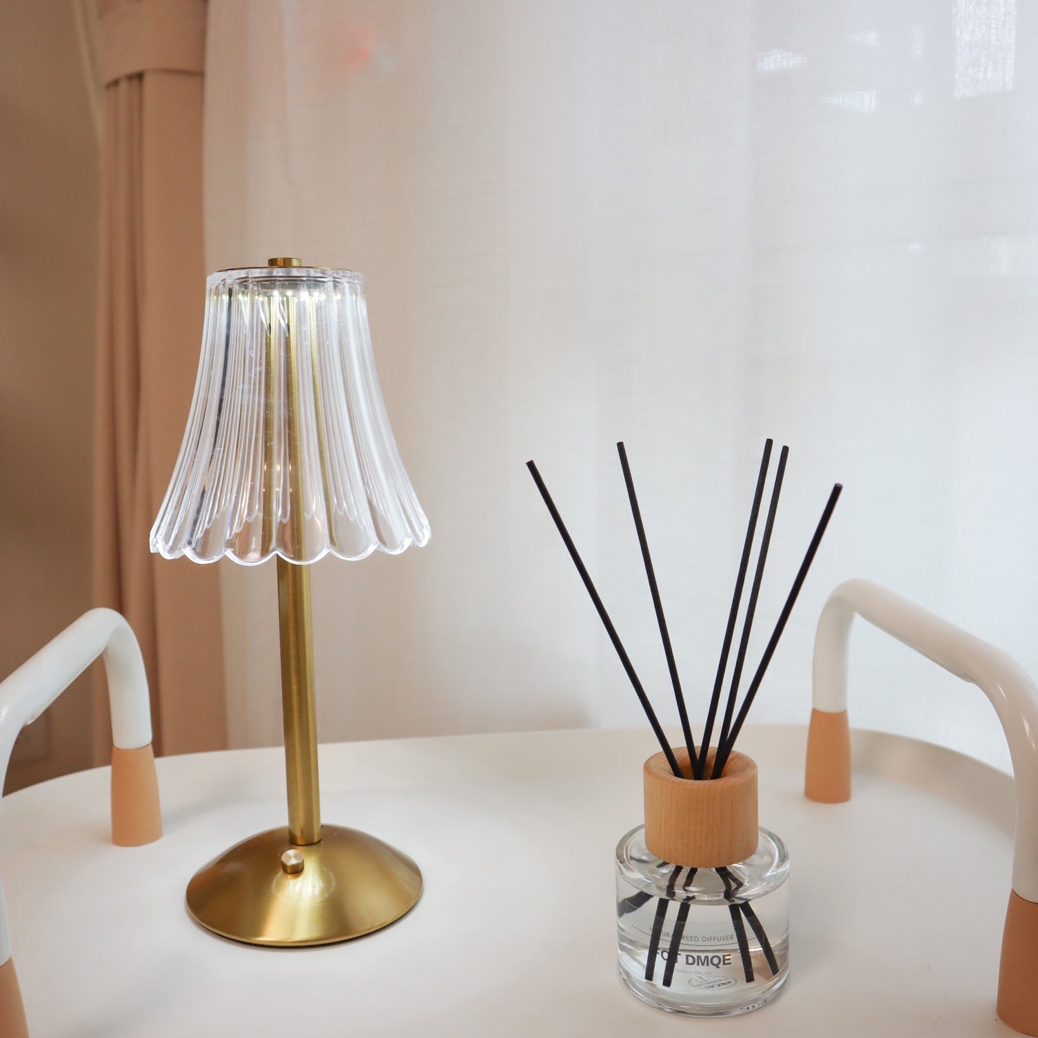 Lampe de Table Portable Élégante - Design Raffiné et Éclairage LED