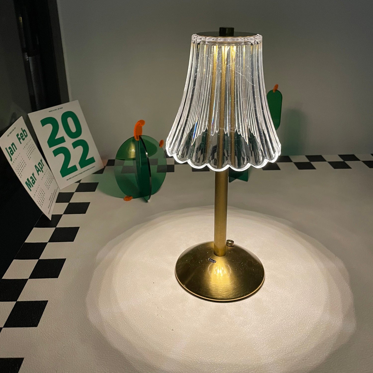Lampe de Table Portable Élégante - Design Raffiné et Éclairage LED