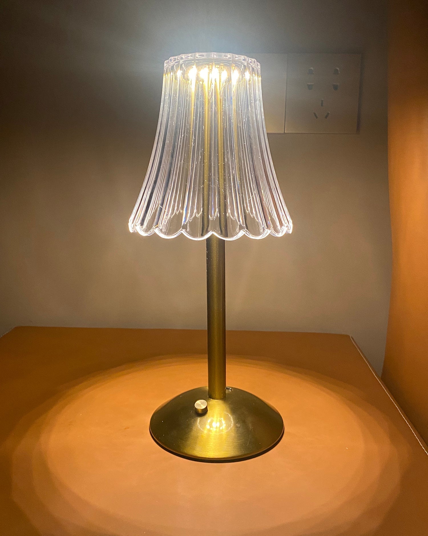 Lampe de Table Portable Élégante - Design Raffiné et Éclairage LED