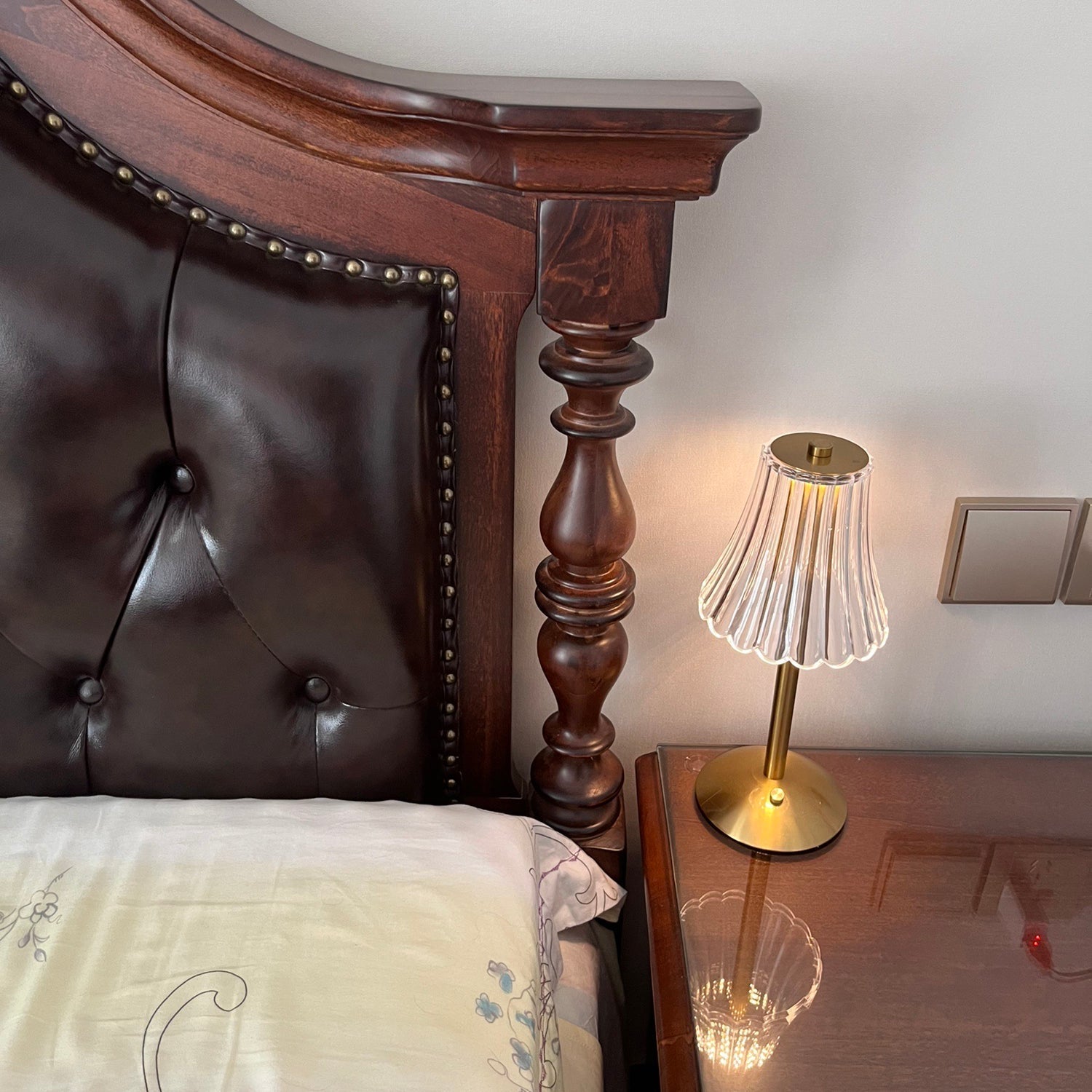 Lampe de Table Portable Élégante - Design Raffiné et Éclairage LED