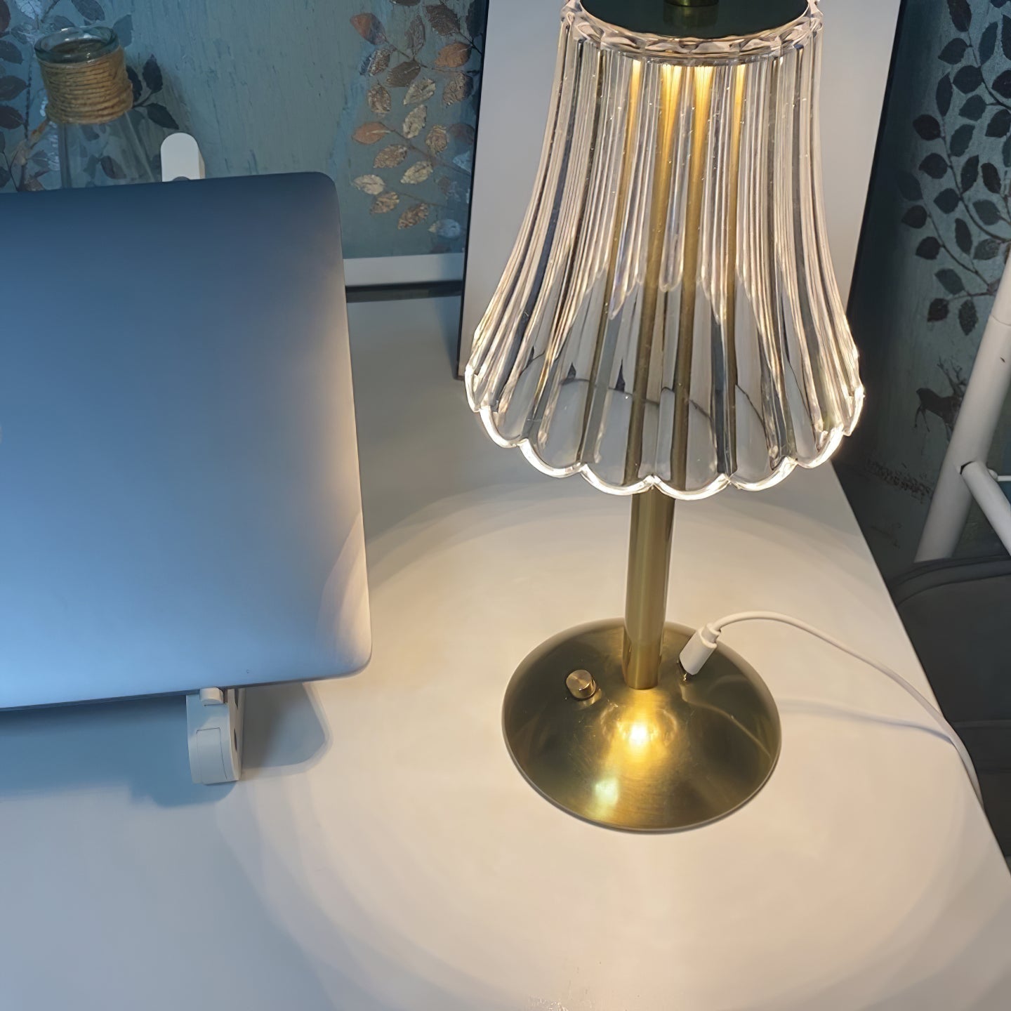 Lampe de Table Portable Élégante - Design Raffiné et Éclairage LED