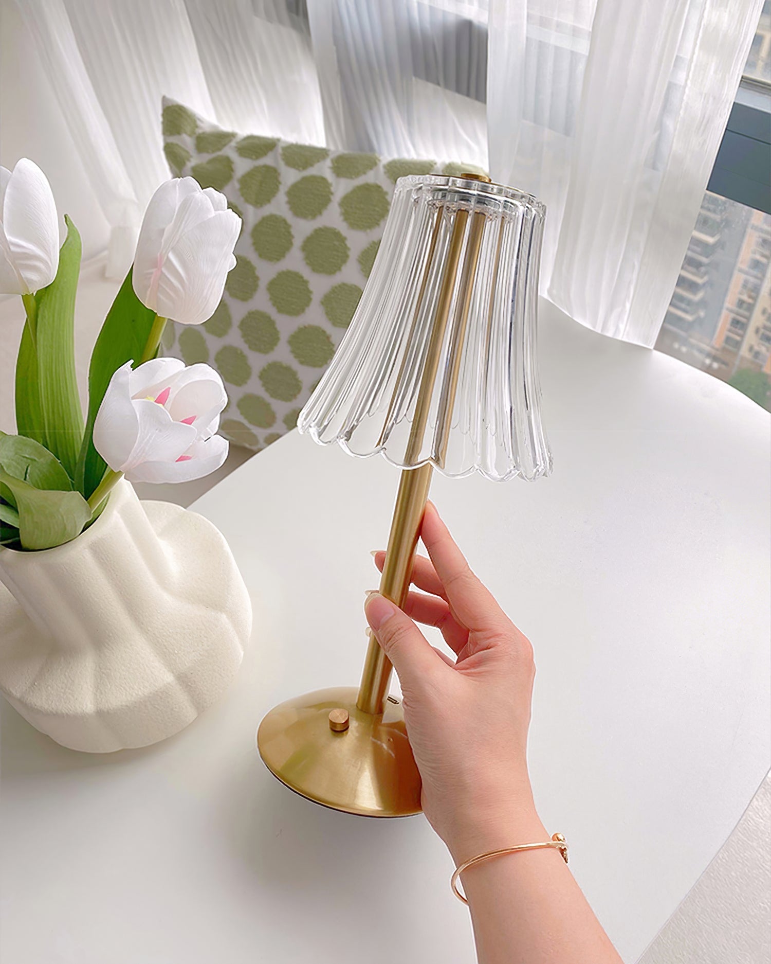 Lampe de Table Portable Élégante - Design Raffiné et Éclairage LED