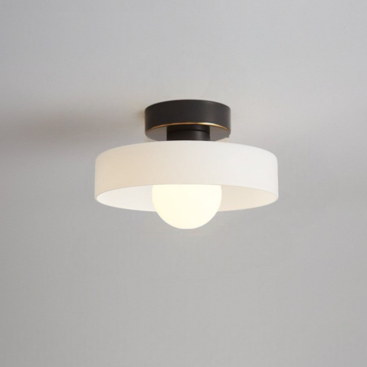 Lampe de Plafond Bauhaus Moderne - Élégance Contemporaine en Laiton et Verre