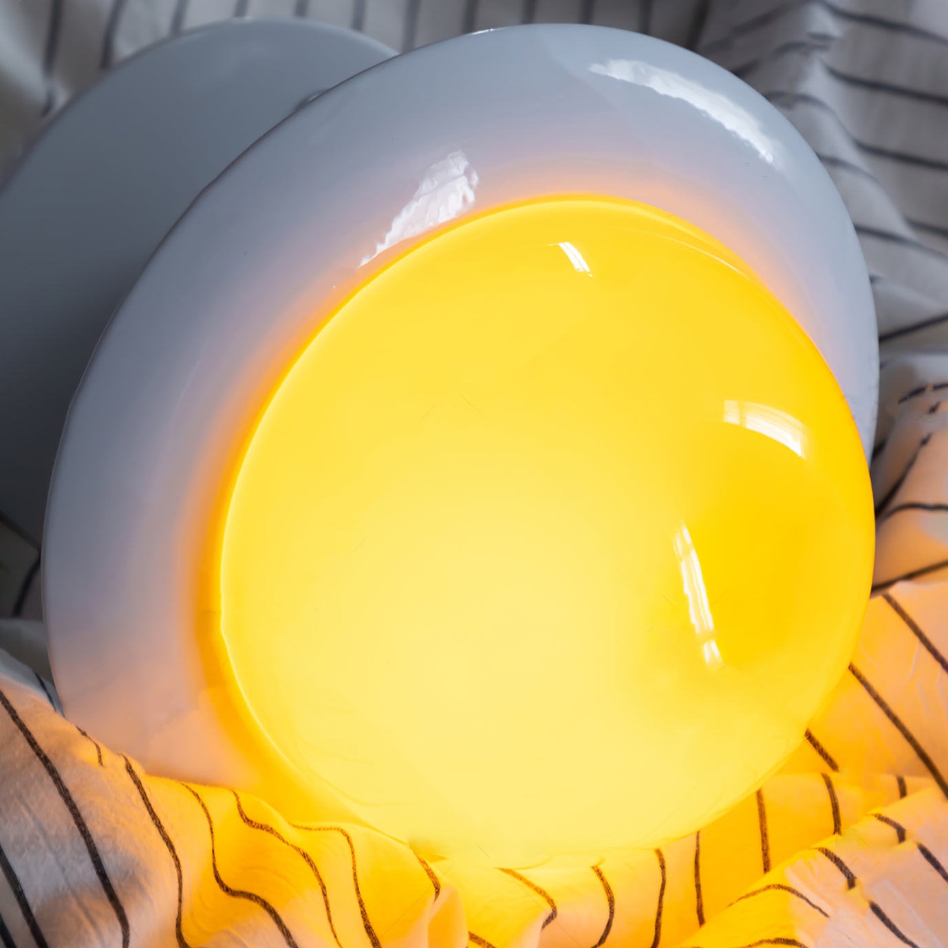 Lampe de Table Moderne en Verre - Design Unique et Atmosphère Chaleureuse