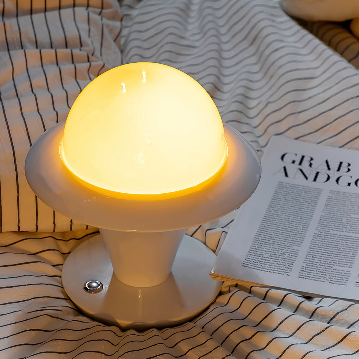Lampe de Table Moderne en Verre - Design Unique et Atmosphère Chaleureuse