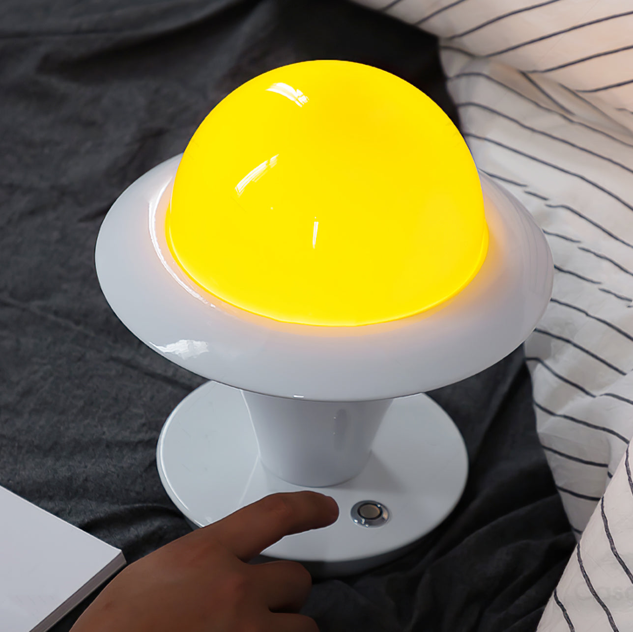Lampe de Table Moderne en Verre - Design Unique et Atmosphère Chaleureuse