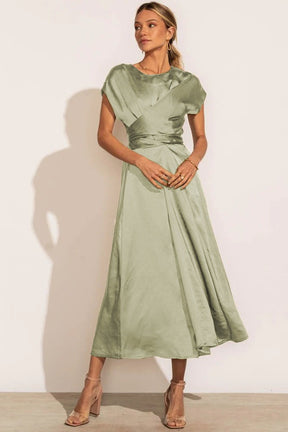Robe Midi Élégante pour Soirées - Tissu Satiné et Coupe Flatteuse