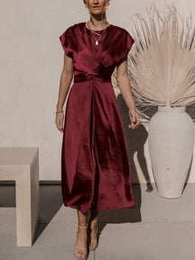 Robe Midi Élégante pour Soirées - Tissu Satiné et Coupe Flatteuse