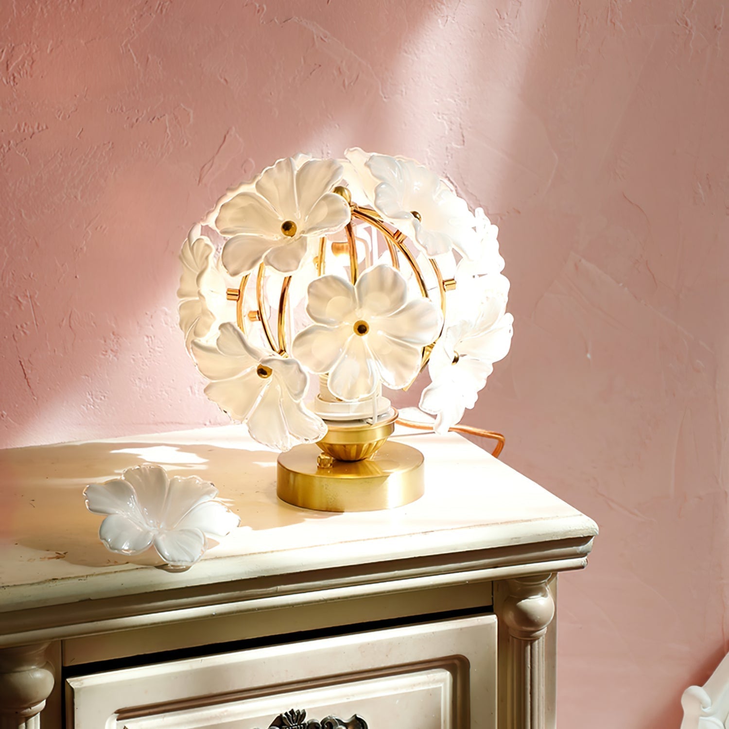 Lampe d'Accent Florale Élégante - Design Raffiné en Métal et Verre